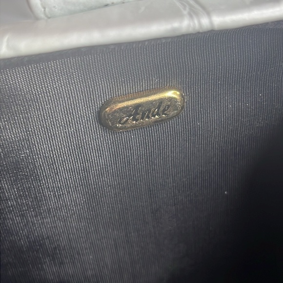 Ande White Structured Box Bag With Croc Appliqué Crossbody Strap - Picture 11 of 12